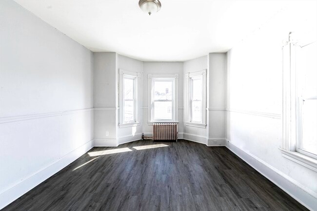 Building Photo - 30 Chestnut St