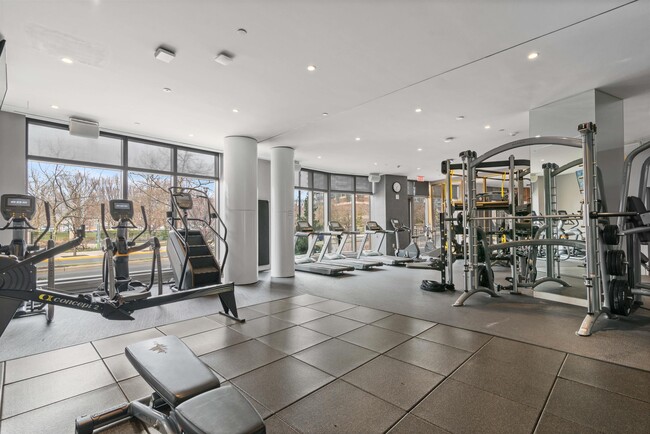 Building Photo - 75 Park Ln S