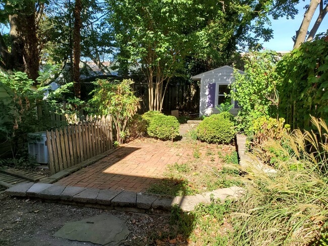 Building Photo - 113 Charles St