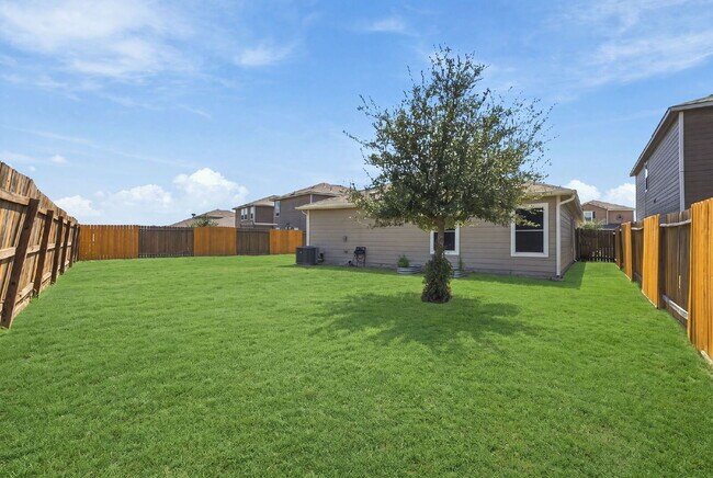 Building Photo - Spacious 4-Bedroom Home Near Lackland AFB with Private Backyard