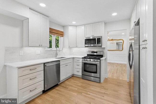 Building Photo - 306 Candlewood Ln