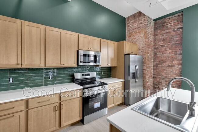 Building Photo - 401 Central