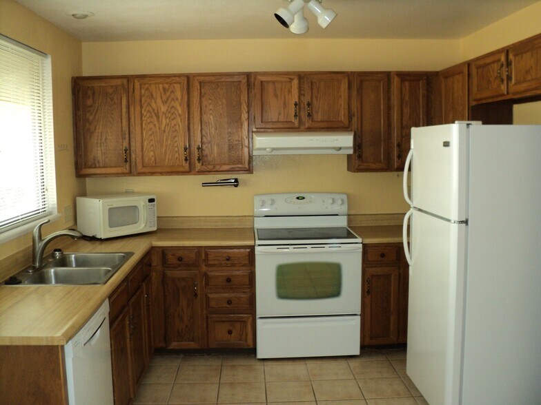 Building Photo - 3816 S Ceylon Way
