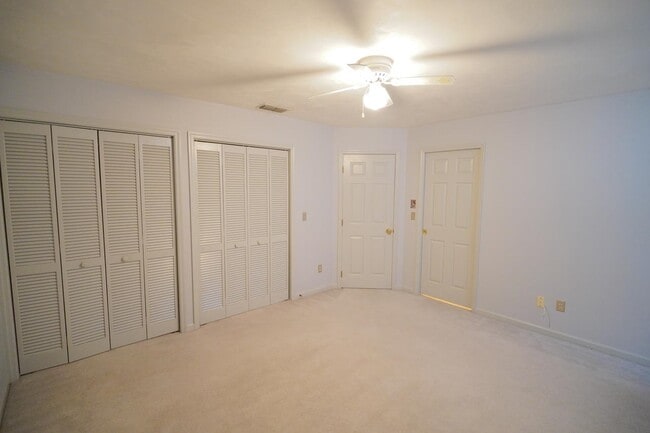 Building Photo - 4424 Stratfordshire Ct