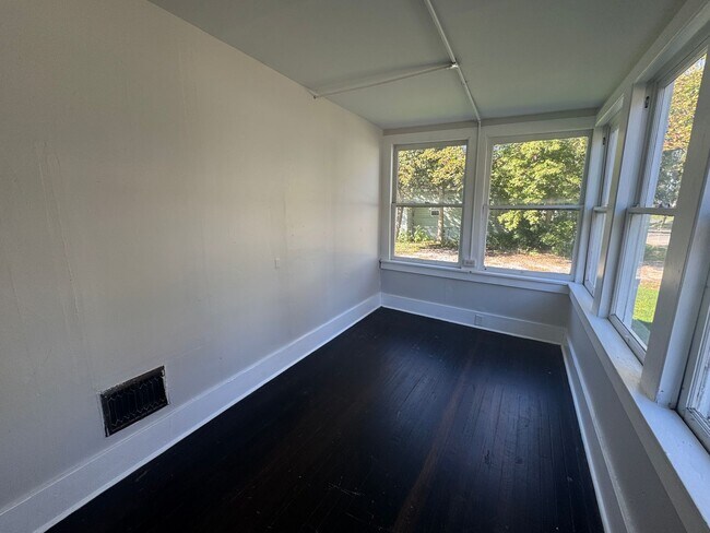 Building Photo - 302-304 Lenox Ave