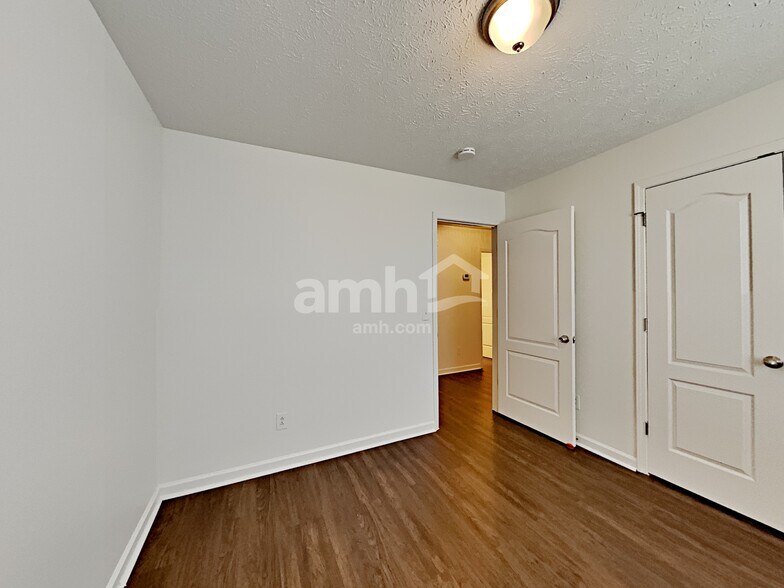 Building Photo - 113 Buttonwood Dr