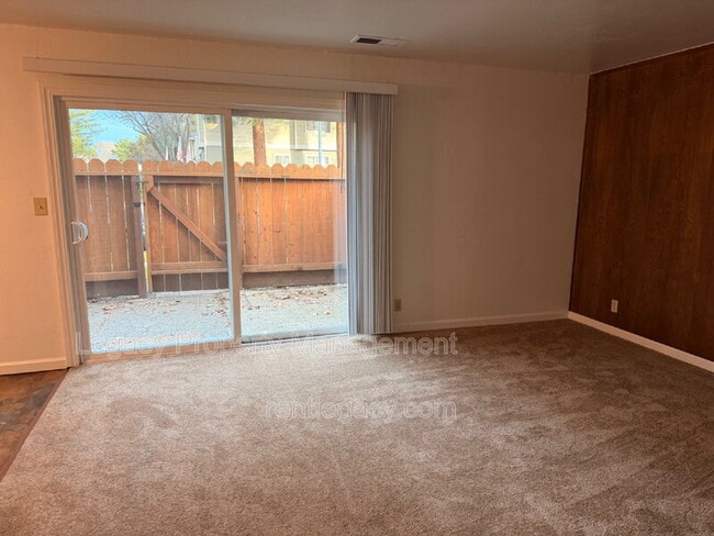 Building Photo - 1427 Bel Air Dr