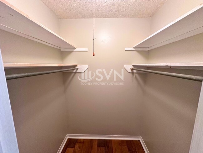 Building Photo - 56 Alan Dr