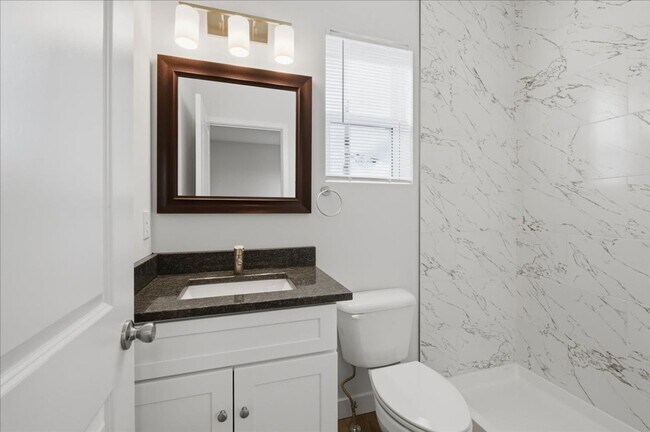 Building Photo - 44 E Parkview Ave