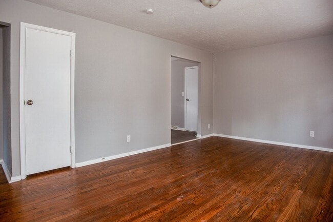 Building Photo - Beautiful Home in Kansas City!