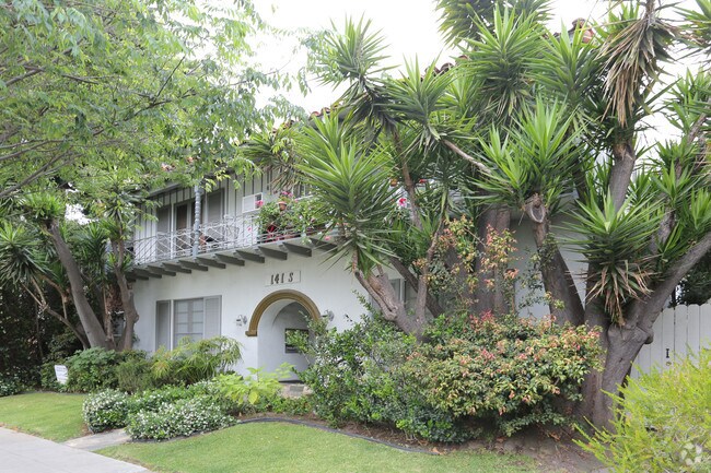Building Photo - 141 S Roxbury Dr