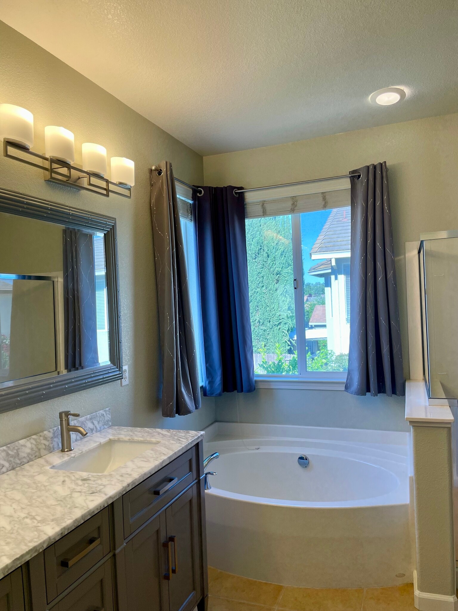 Master Bath - 9525 River Rose Way