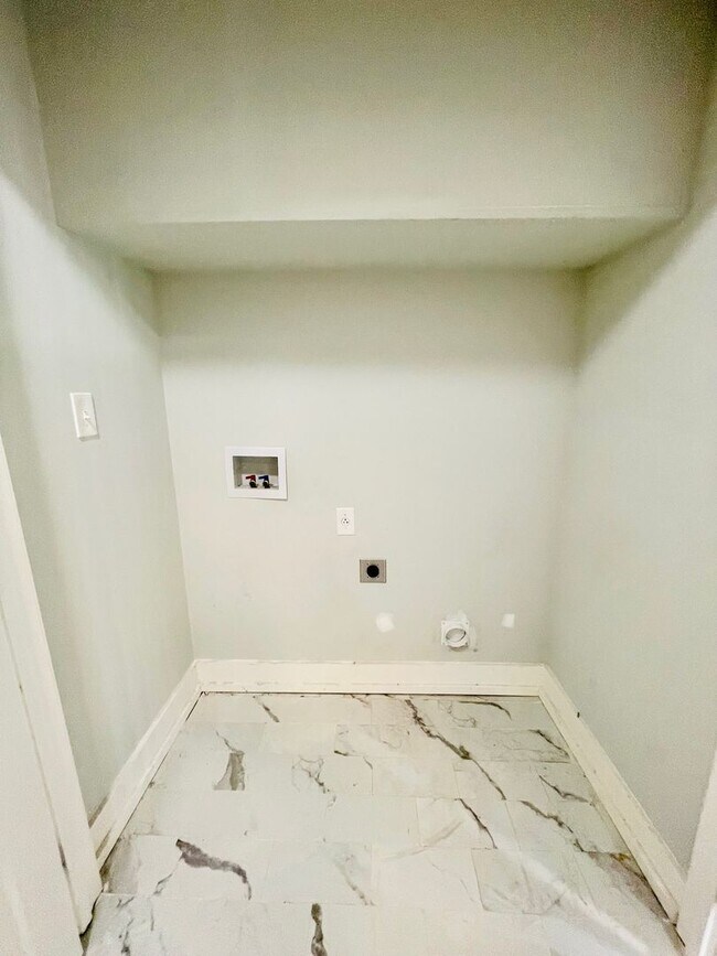 Building Photo - Find Your Fall Sanctuary