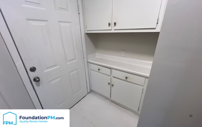 Building Photo - 2143 Vollintine Ave