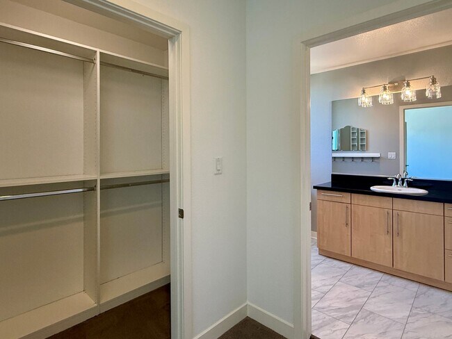 Building Photo - Spacious, Luxurious Modern 2 Bedroom, 2 Bathroom condo on the Top Floor of the Highly Desired Pla...