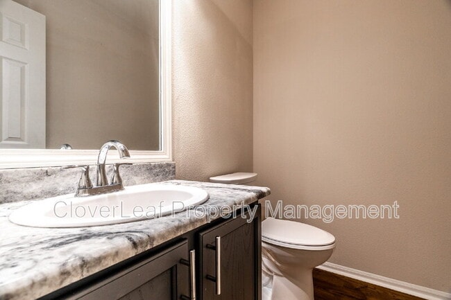 Building Photo - 802 Amber Knoll