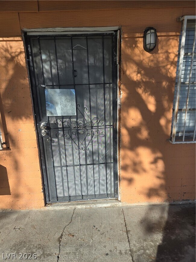 Building Photo - 708 Jackson Ave