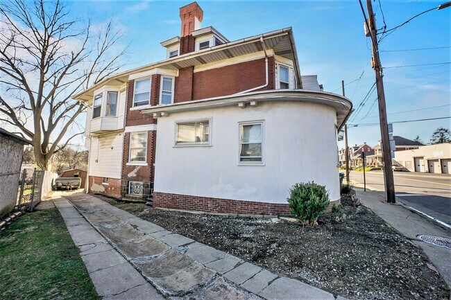 Building Photo - 1901 W Broad St