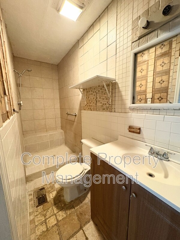 Building Photo - 8149 1st Ave S