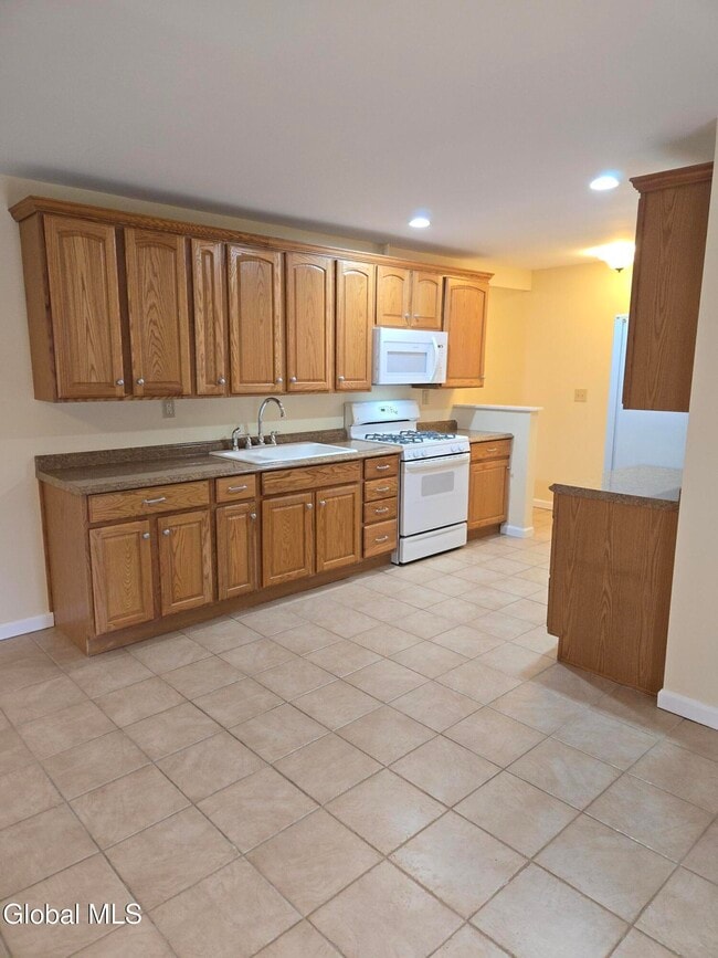 Building Photo - 7 Bedford Dr