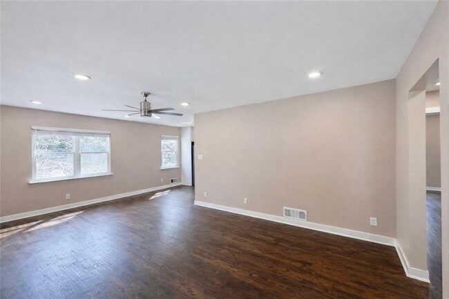 Building Photo - 1291 Lorenzo Dr SW