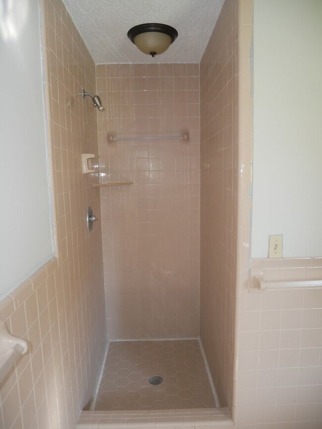 Building Photo - 5800 Dover Dr