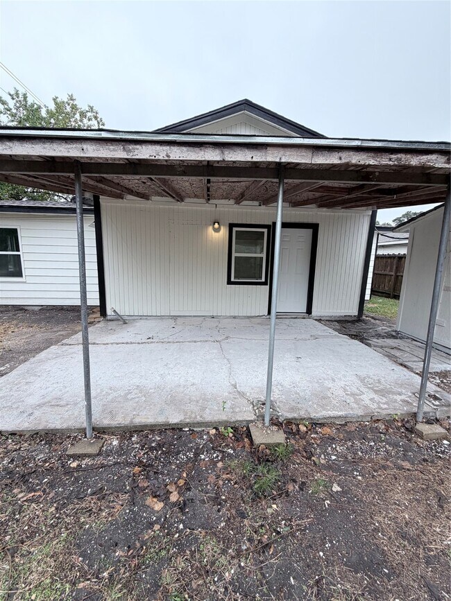 Building Photo - 5451 Oriole St