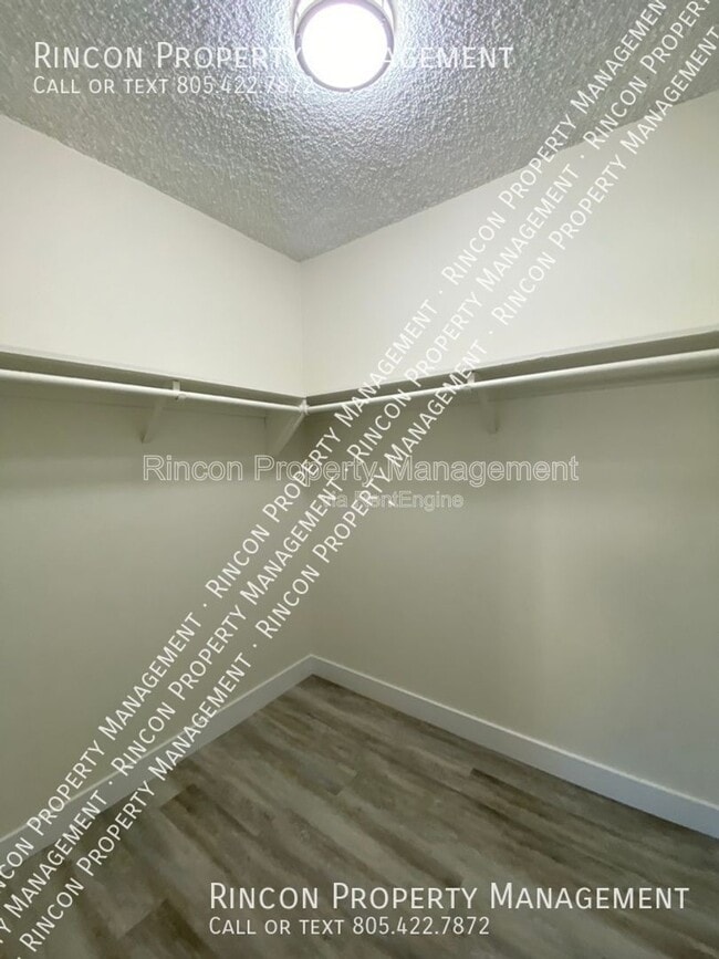 Building Photo - 555 Skyline Rd