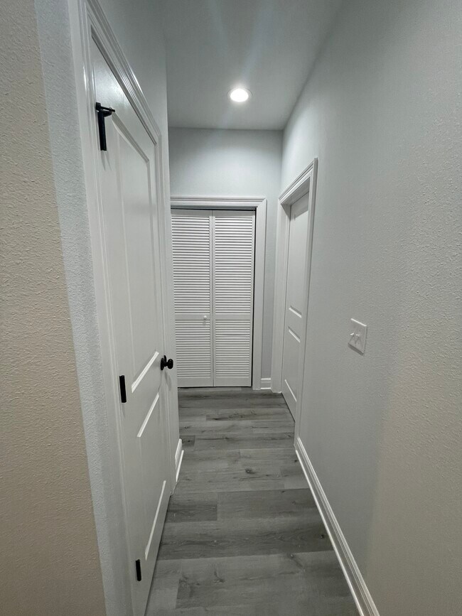 Building Photo - 1703 Sound Haven Ct