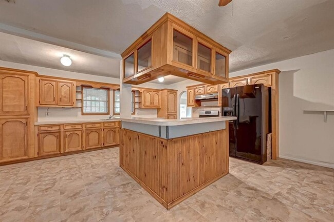 Building Photo - 6109 Saxon Dr