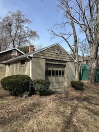 Building Photo - 154 Beecher St