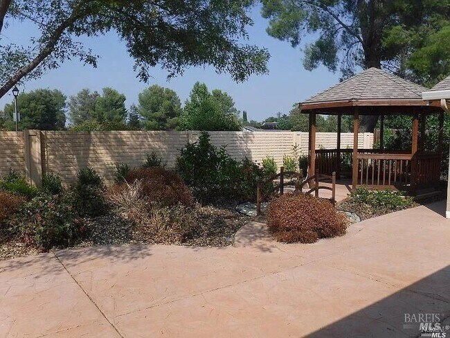 Building Photo - 312 Larkspur Dr
