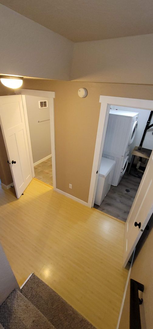 Building Photo - Charming home on quaint cul-de-sac!