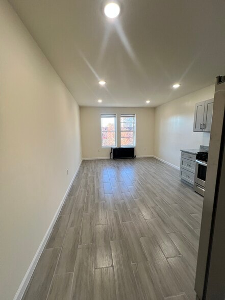 Building Photo - 155 Evergreen Pl