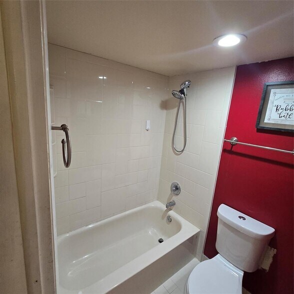 Building Photo - 6575 W Oakland Park Blvd