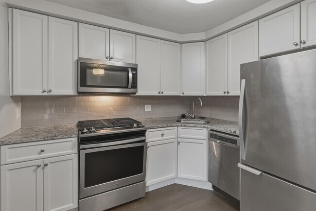 Building Photo - 135 Havre St