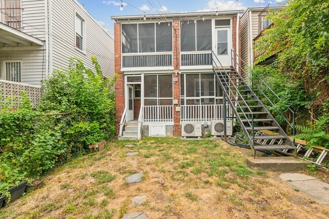 Building Photo - Wonderful! 2BR/1bth home in Columbia Heights. Nice Yard & Parking!!!