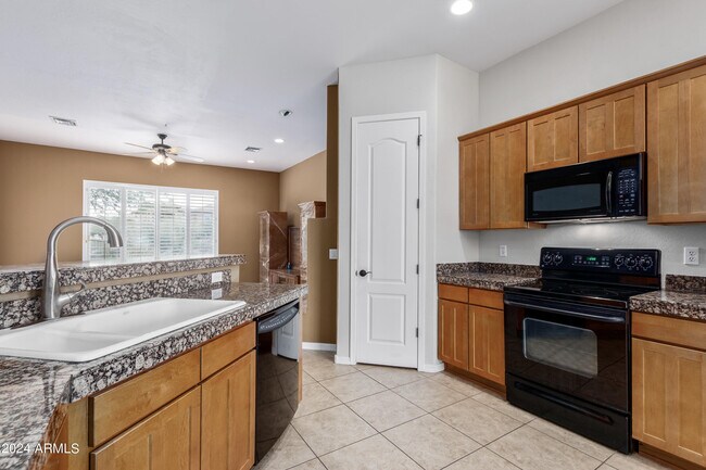 Building Photo - 17020 E Kiwanis Dr