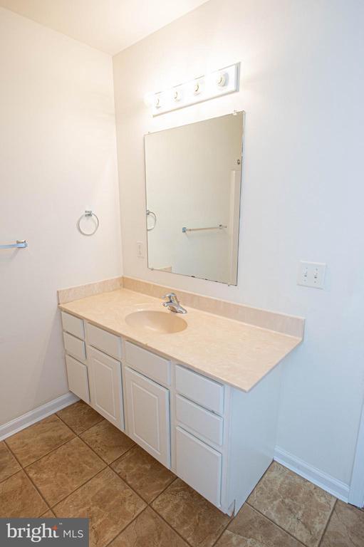 Building Photo - 420 Parkview Ct