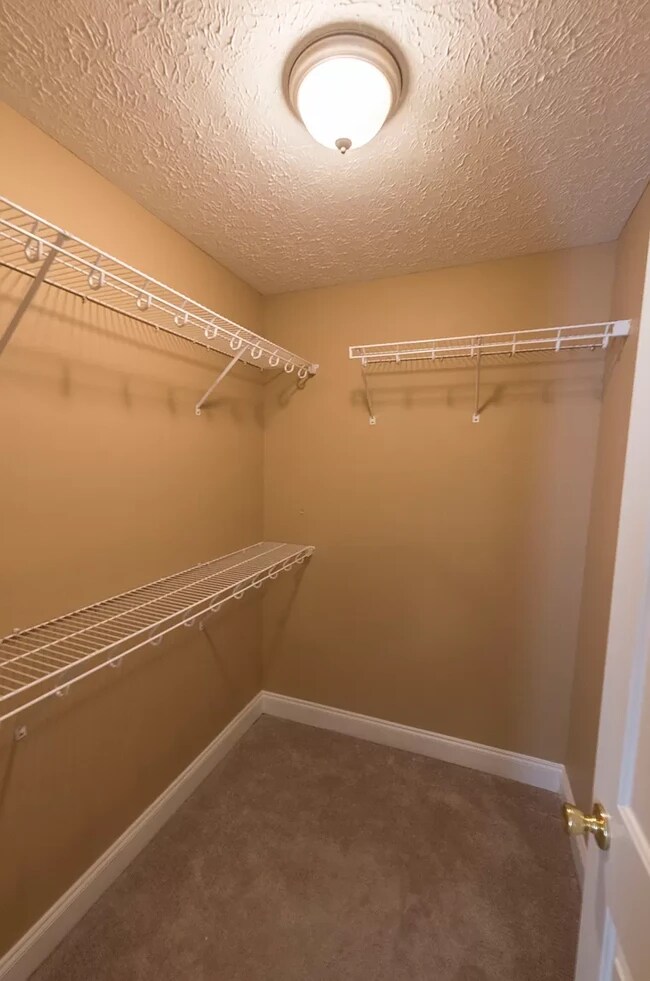 Building Photo - 1900 Lee Rd 61