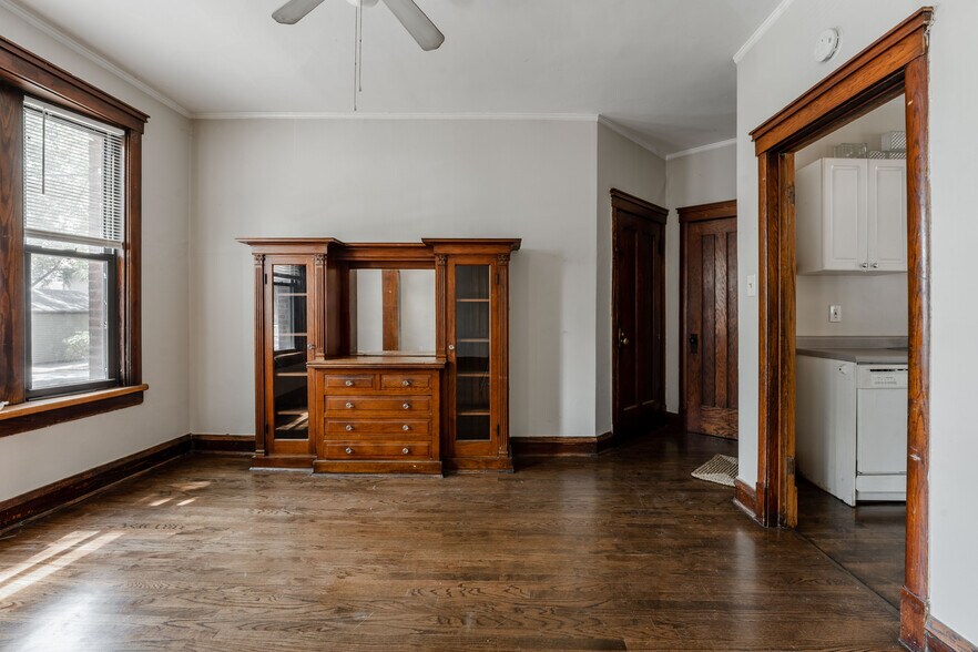 Building Photo - 3620 W Grace St