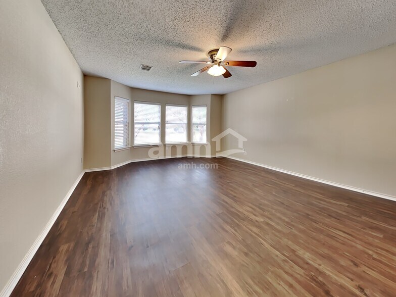 Building Photo - 205 Kissimmee Dr