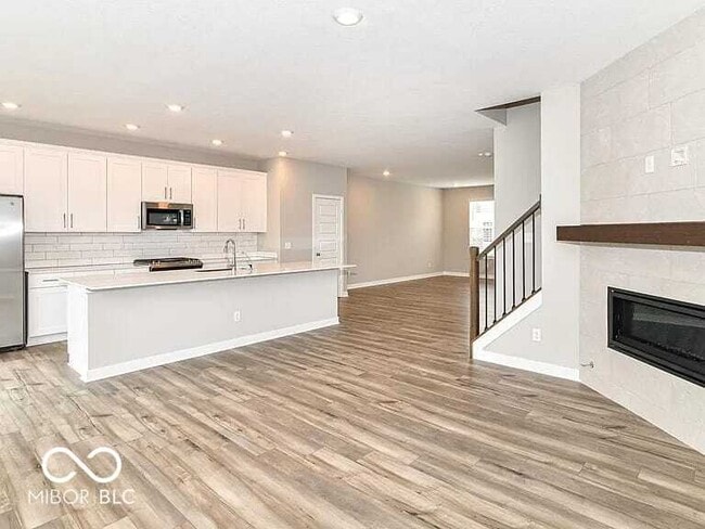 Building Photo - 6886 Sunstone Pl