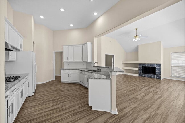 Building Photo - South Marathon Way, Stafford, TX 77477 - 3 BR 2 BA single-family home