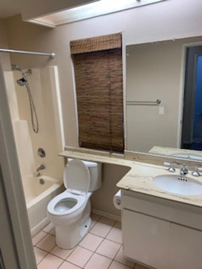 Building Photo - 2 Bedroom 1 Story Town Home