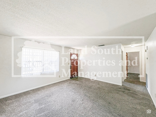 Building Photo - 324 Ariana St