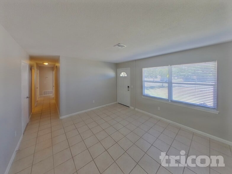 Building Photo - 7000 Brentford Rd