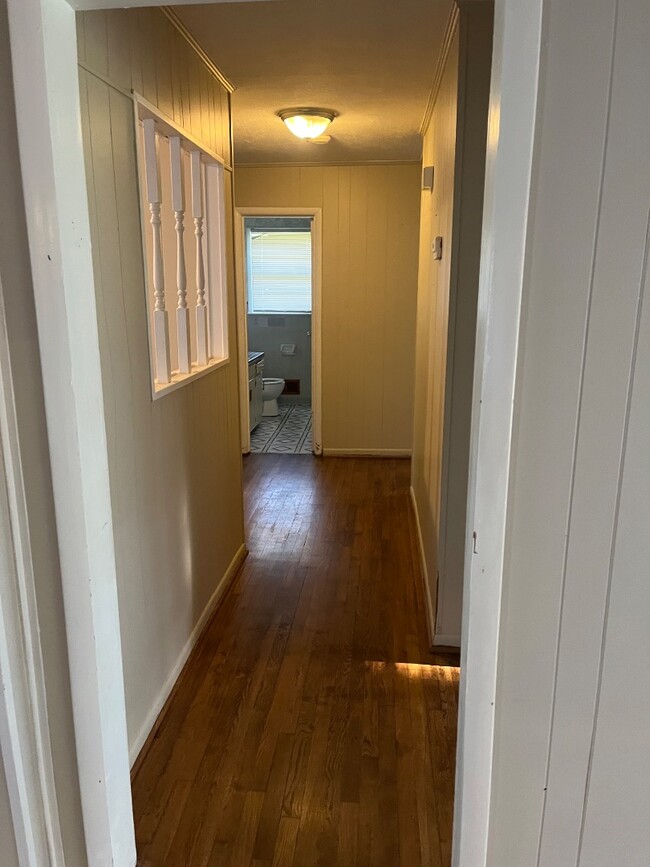 Building Photo - 1300 Sherwood Dr