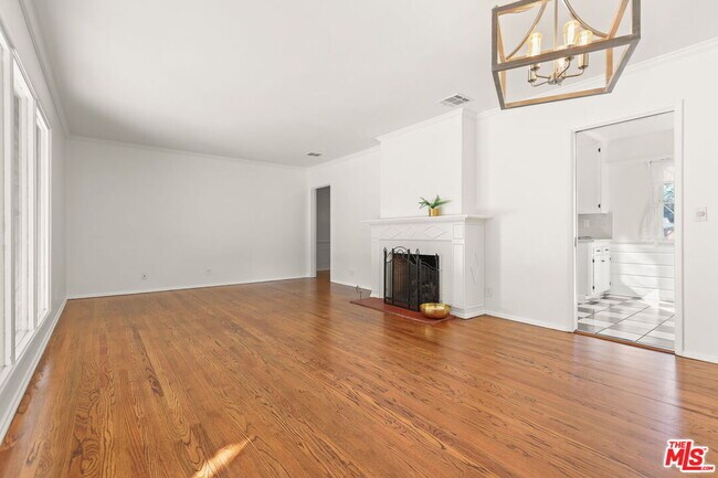 Building Photo - 5733 Radford Ave