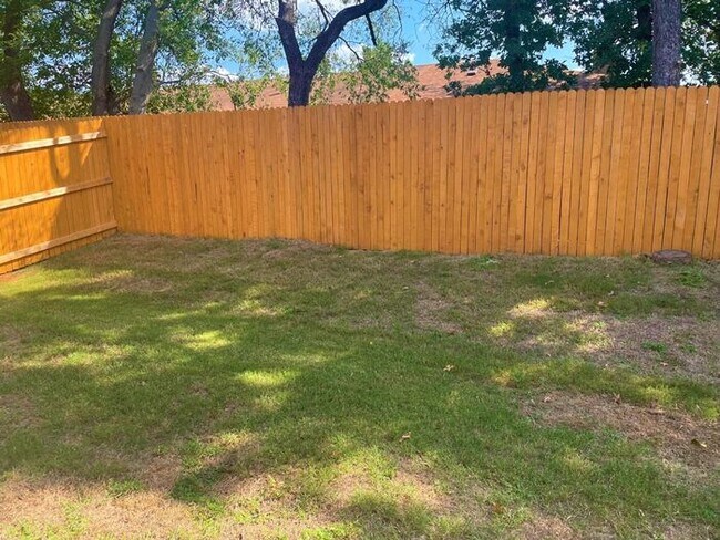 Building Photo - 3 Bed 2 Bath 2 Car Duplex Freedom Villas in Midwest City, OK